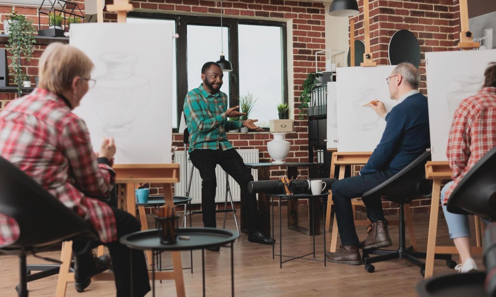 Famille travaillant ensemble sur leur budget mensuel