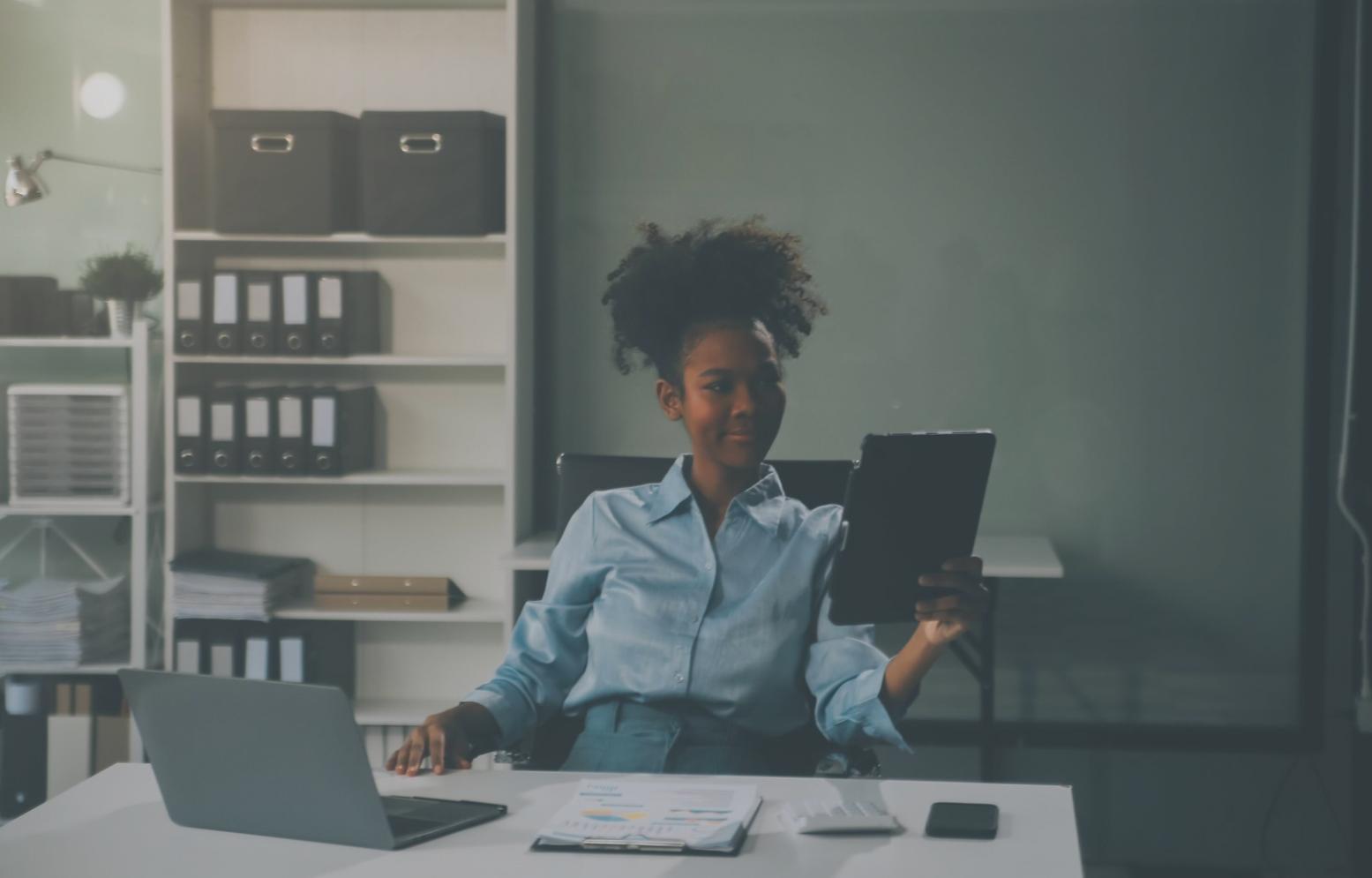 Analyse détaillée des dépenses familiales sur ordinateur portable